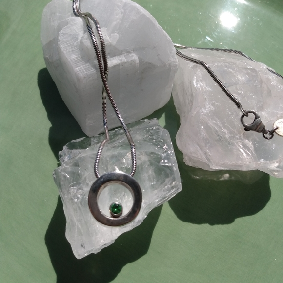 💝Movado circle necklace with peridot stone - Picture 3 of 10